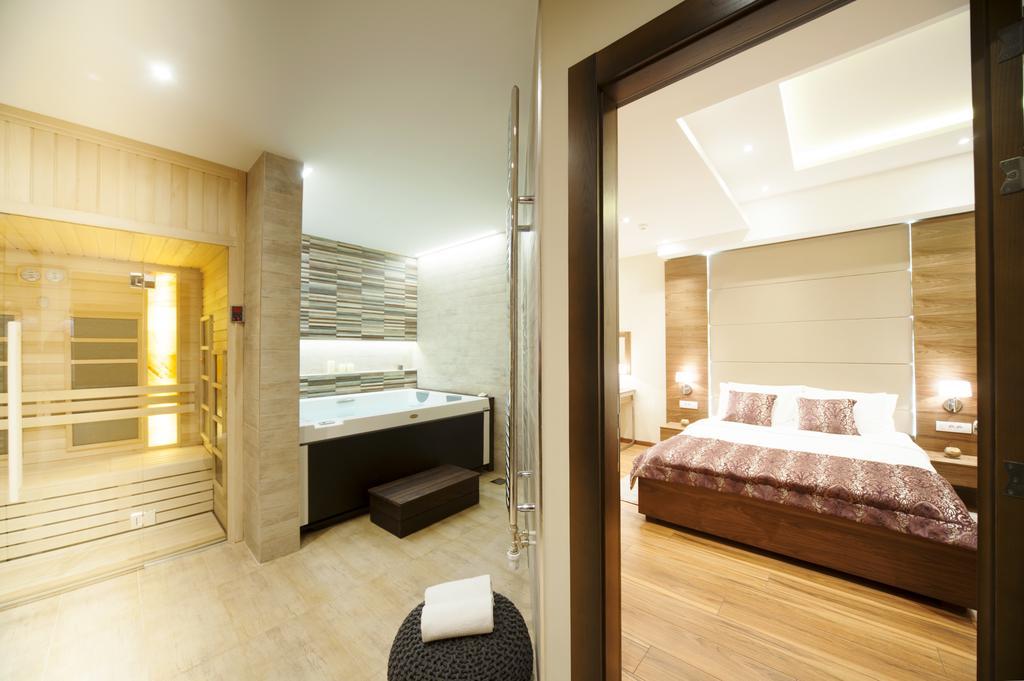 Nv Luxury & *